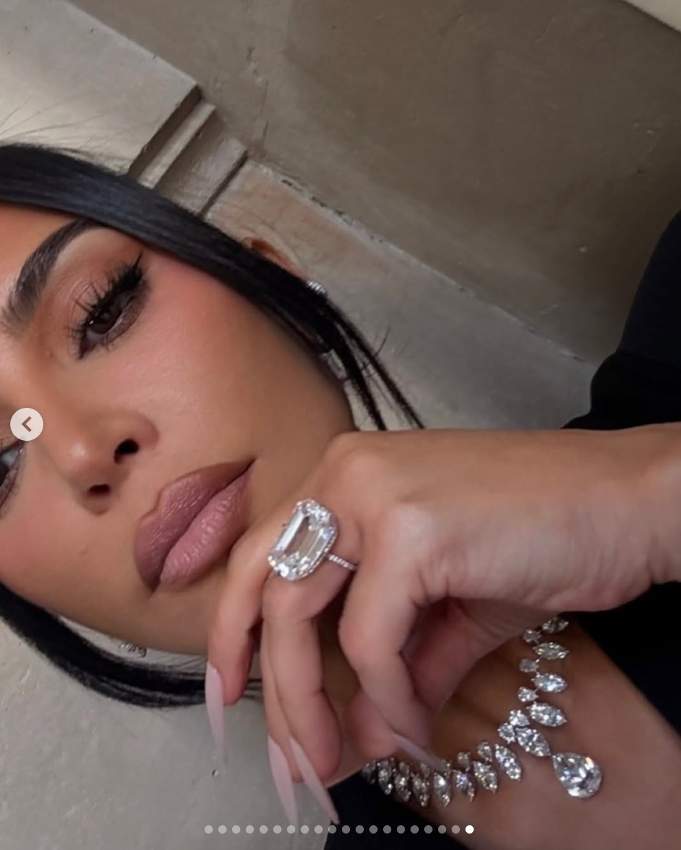 Kim Kardashian posts a bunch of selfies