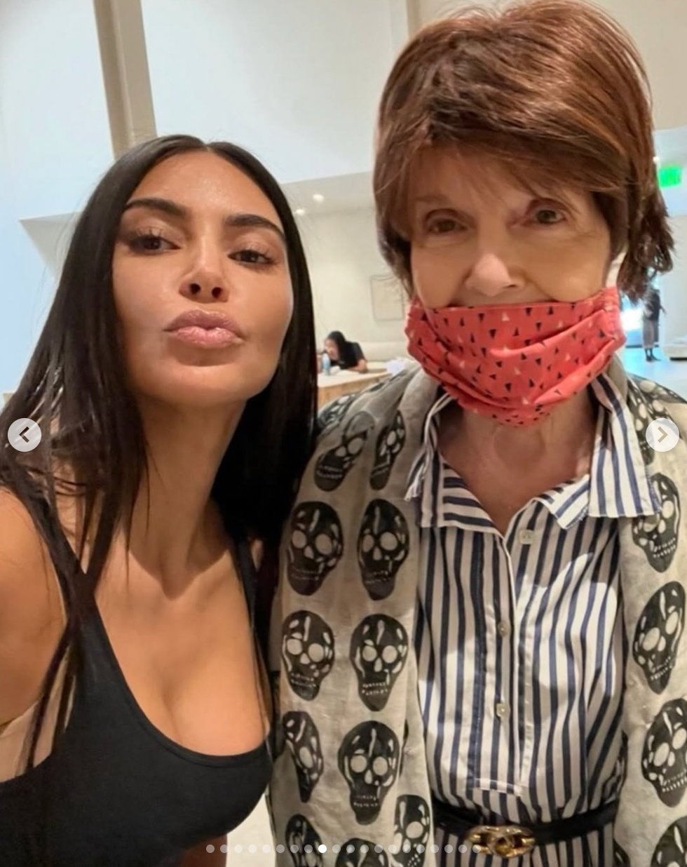 Kim Kardashian posts a bunch of selfies