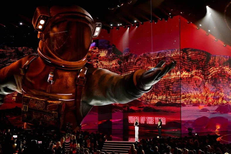 Taylor Swift will be speaking on stage at the 2026 MTV VMAs