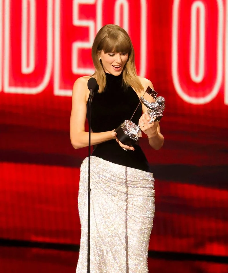 Taylor Swift will be speaking on stage at the 2026 MTV VMAs