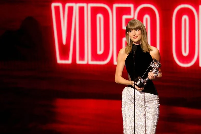 Taylor Swift will be speaking on stage at the 2026 MTV VMAs
