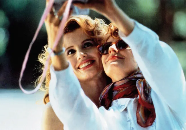THELMA & LOUISE, (aka THELMA AND LOUISE), from left: Geena Davis, Susan Sarandon, 1991, © MGM/Courtesy of The Everett Collection