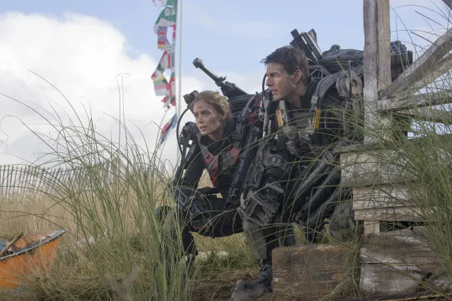 EDGE OF A-MORROW, from left: Emily Blunt, Tom Cruise, 2014. ph: David James/©Warner Bros. Photos/courtesy of the Everett Collection
