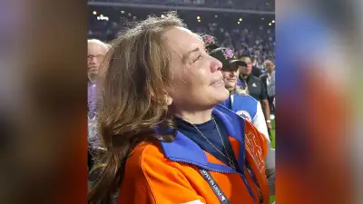 The wife of New York Mets owner Alexandra Cohen suddenly announces that she is leaving social media