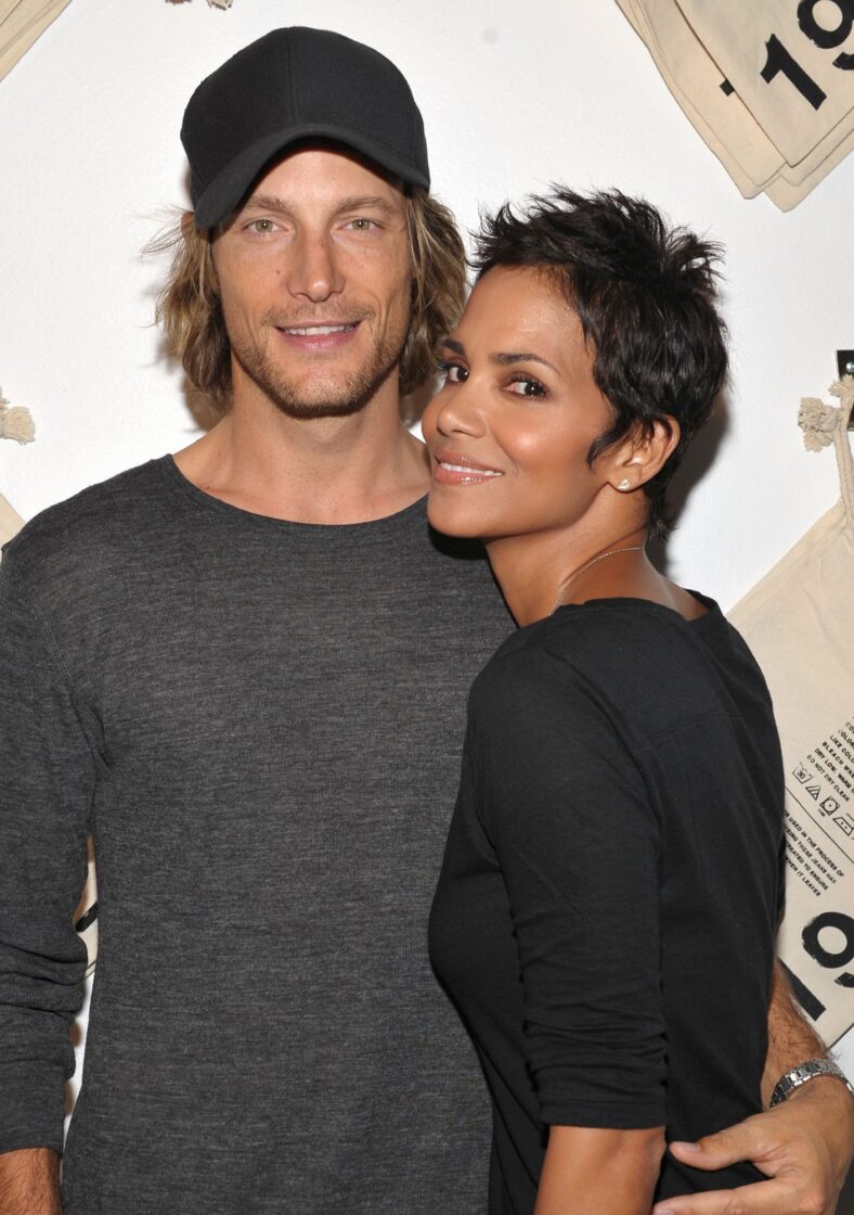 Gabriel Aubry and Halle Berry in 2009