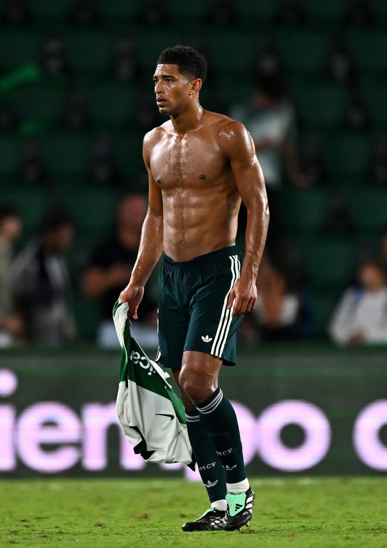 Jude Bellingham goes shirtless at a football game