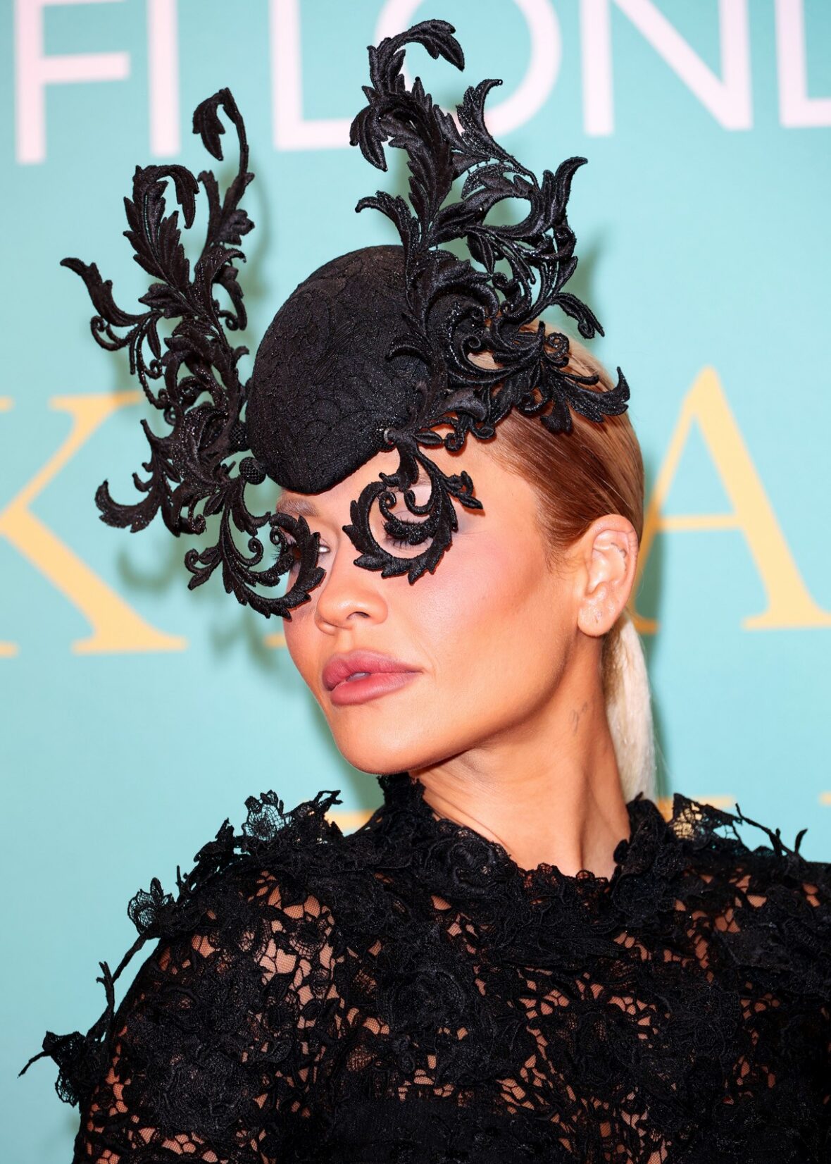 Klara and the Sun London reveal the first red carpet photo with the team