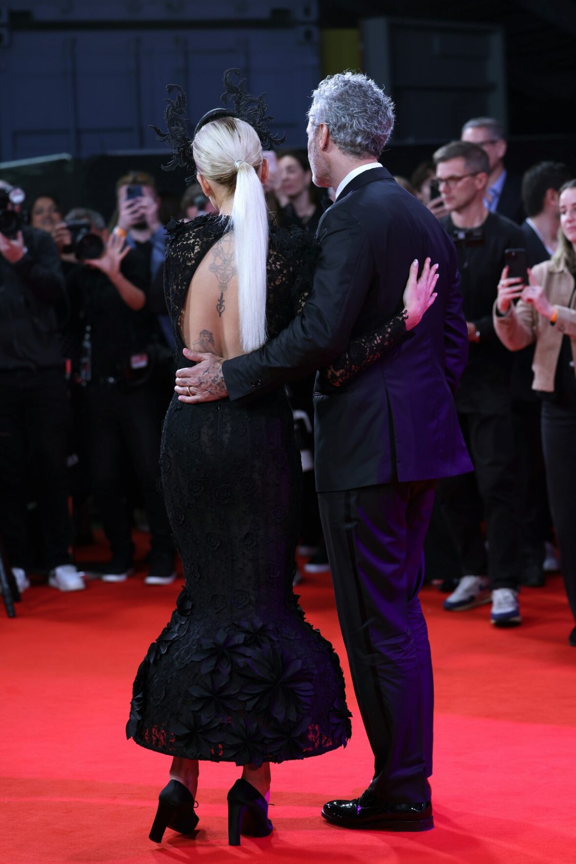 Klara and the Sun London reveal the first red carpet photo with the team
