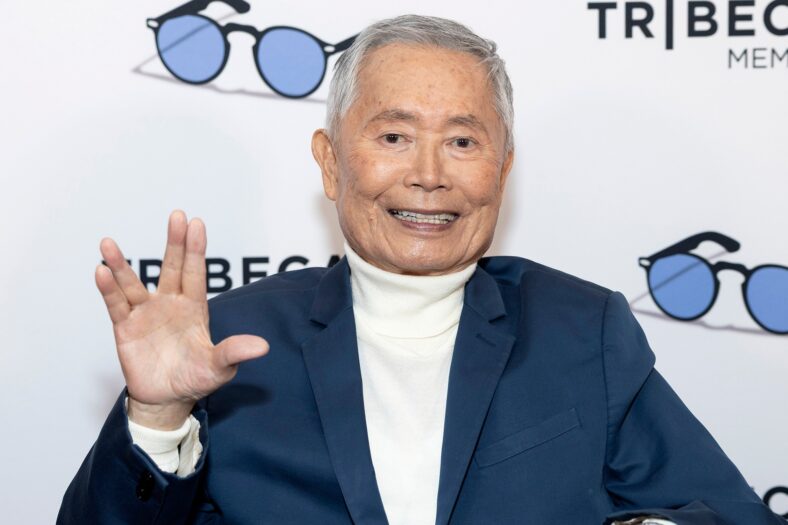 Star Trek stars pay tribute to Patrick Stewart