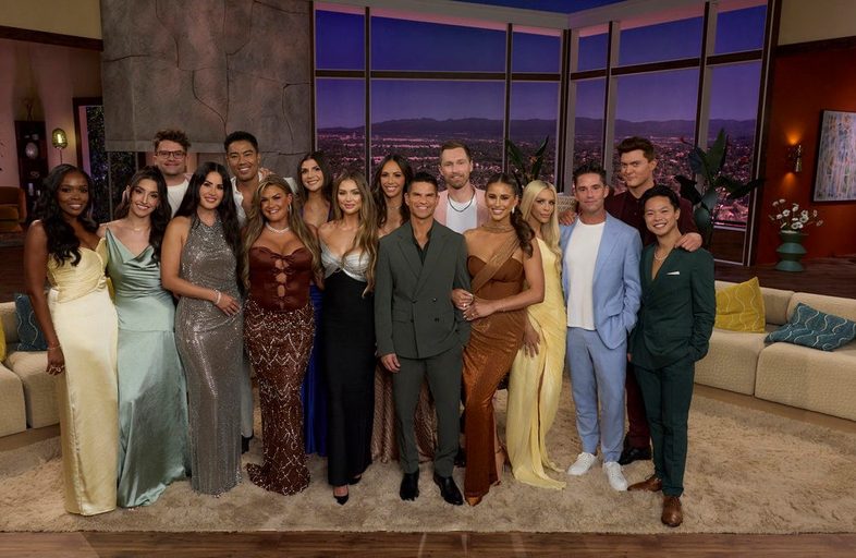 The Valley team poses for a group photo at the season three reunion